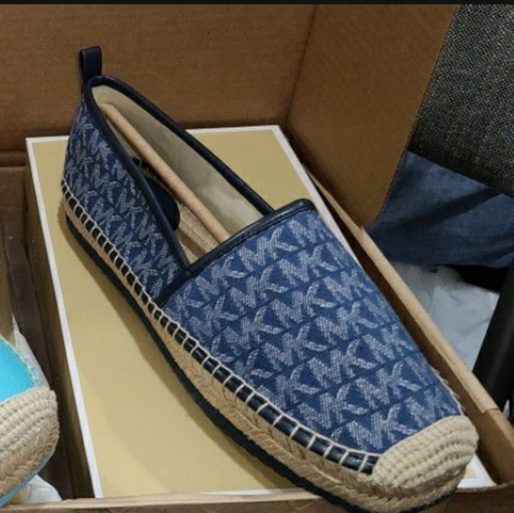 8.5 Michael Kors Flats/Loafers - Picture 5 of 5